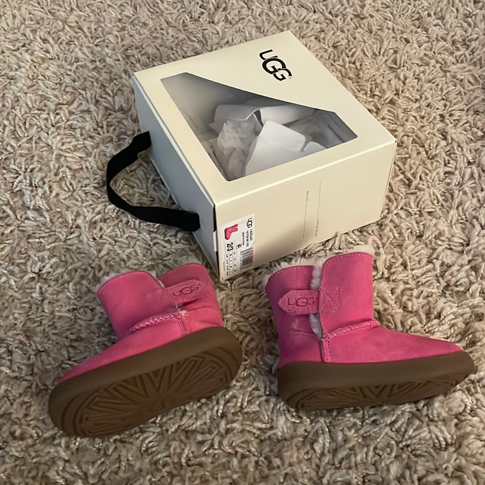 Great condition toddler keelan uggs
